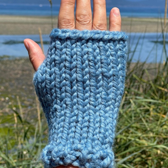 NWT Handknit Chunky Wool Fingerless Gloves ~ Unisex - Picture 1 of 7
